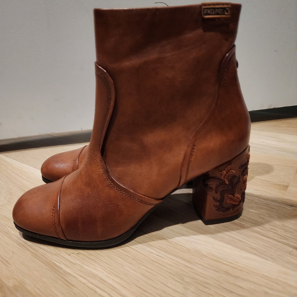 FLASH SALE.   Pikolino Boots